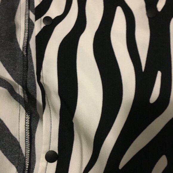 NWT Divided Long Snap Closure Shoulder Pad Zebra Print Blazer Jacket - Picture 9 of 16